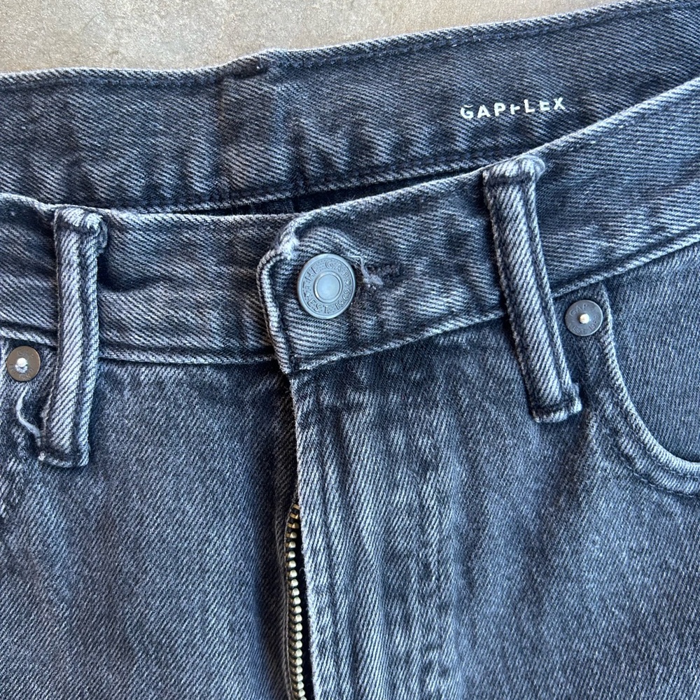 GAP Men's Dark Gray Relaxed Taper Jeans - Picture 4 of 7